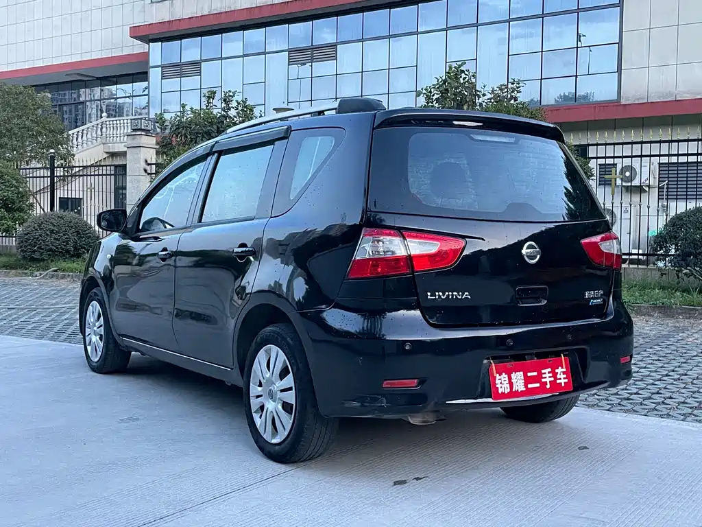 NISSAN LIVINA 2013
