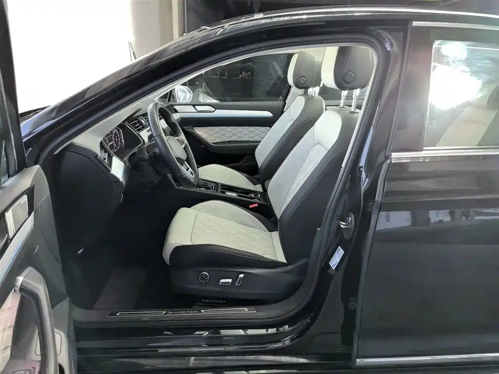 VOLKSWAGEN MAGOTAN 2023