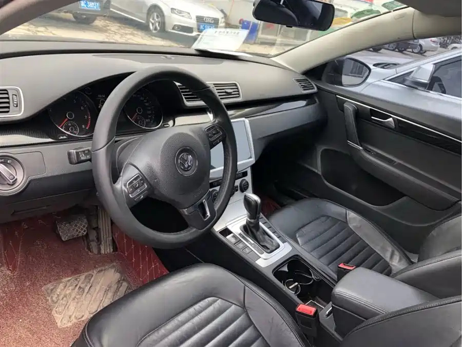 VOLKSWAGEN MAGOTAN 2012