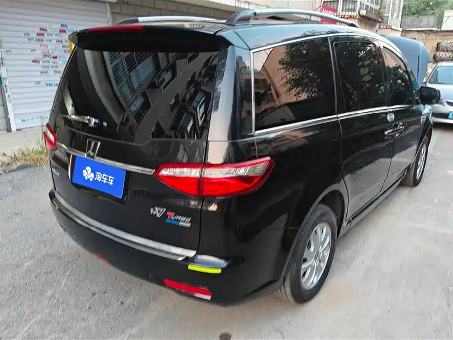 LUXGEN BIG 7 MPV 2017