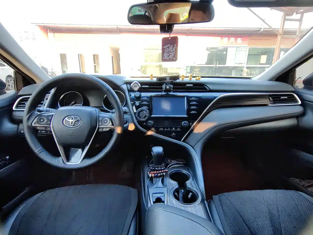 TOYOTA CAMRY 2018