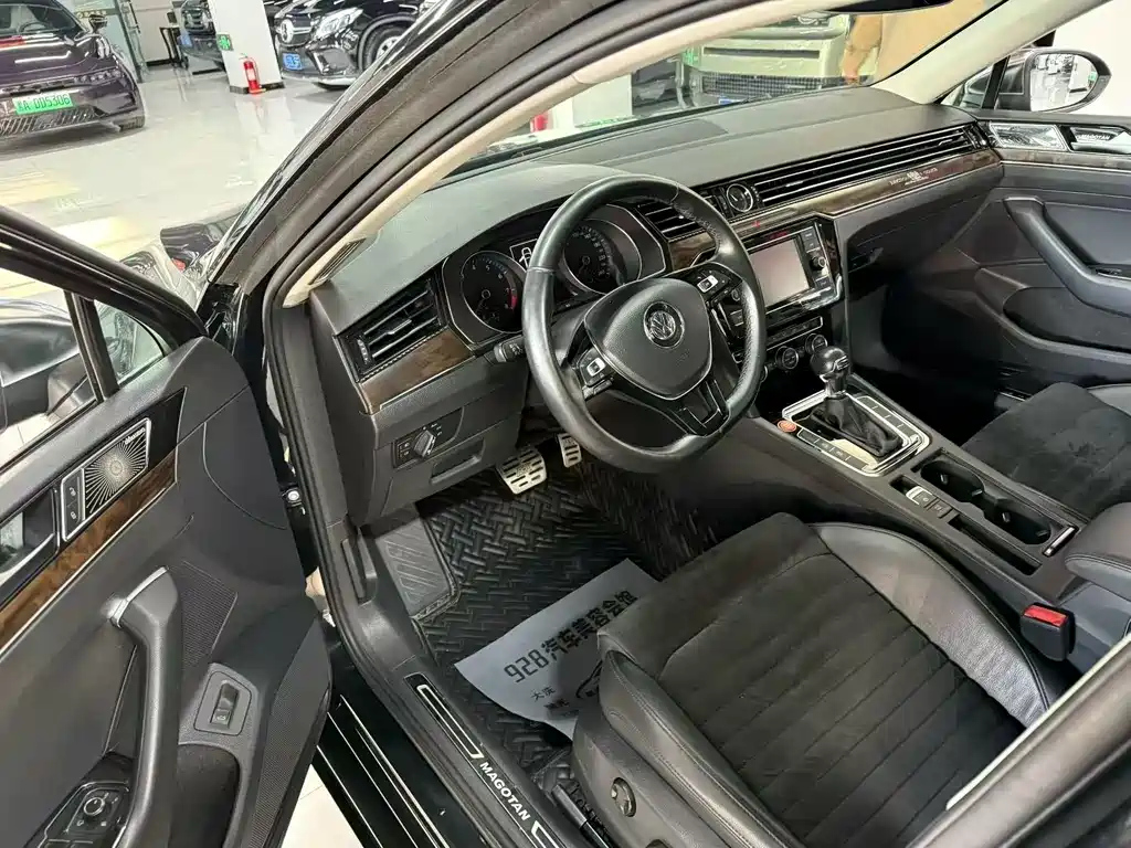 VOLKSWAGEN MAGOTAN 2018