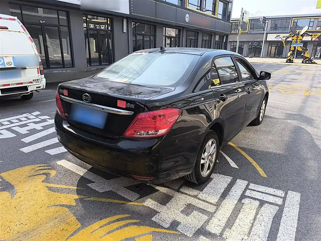 BYD SURUI 2014