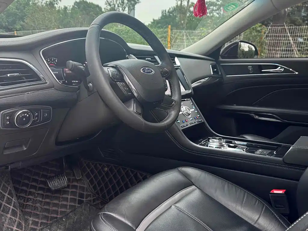 FORD TAURUS 2019