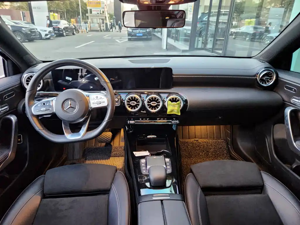 MERCEDES BENZ A-CLASS 2021