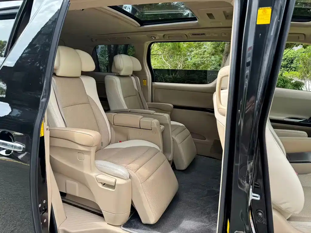 TOYOTA ALPHARD 2012