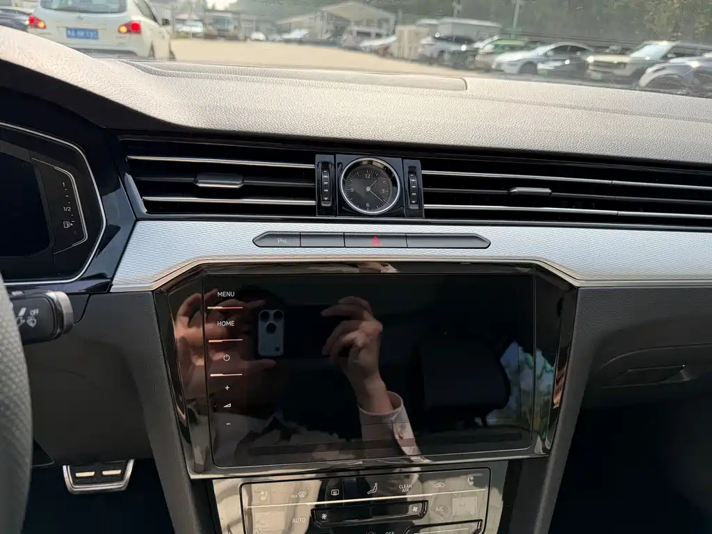 VOLKSWAGEN MAGOTAN 2023