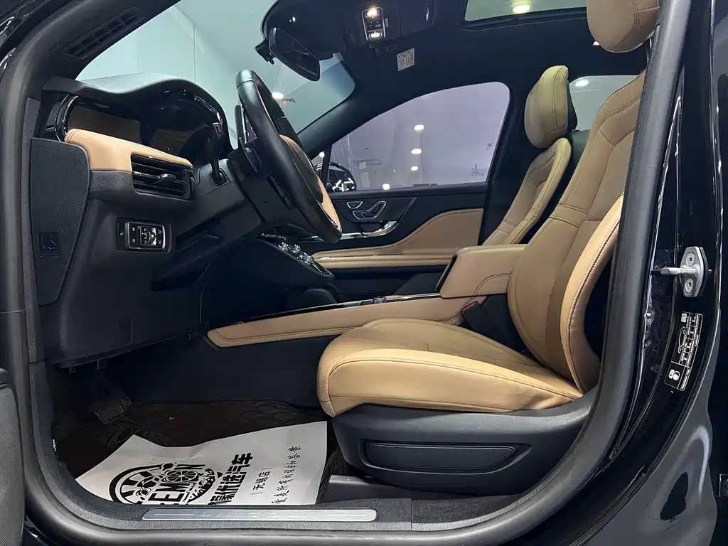 LINCOLN ADVENTURER 2021