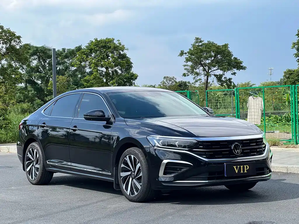 VOLKSWAGEN PASSAT 2025