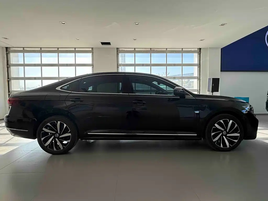 VOLKSWAGEN PASSAT 2022
