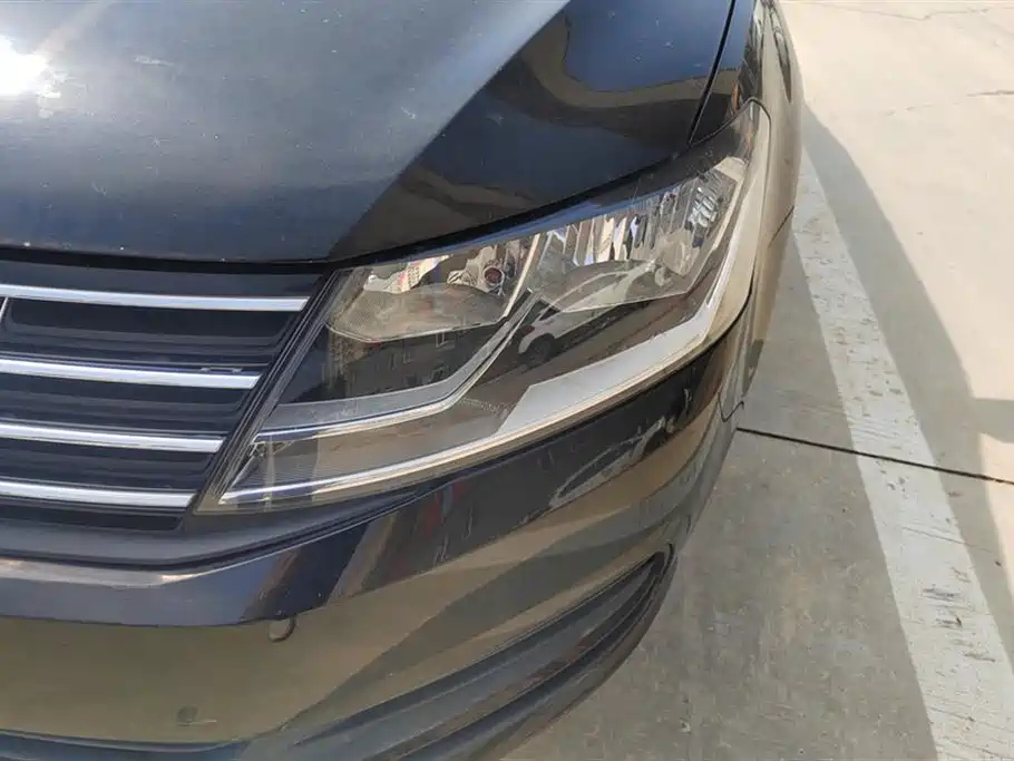 VOLKSWAGEN LAVIDA 2015