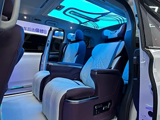 TRUMPCHI M8  2023 YEAR  390T PREMIUM ENJOY ED 2023