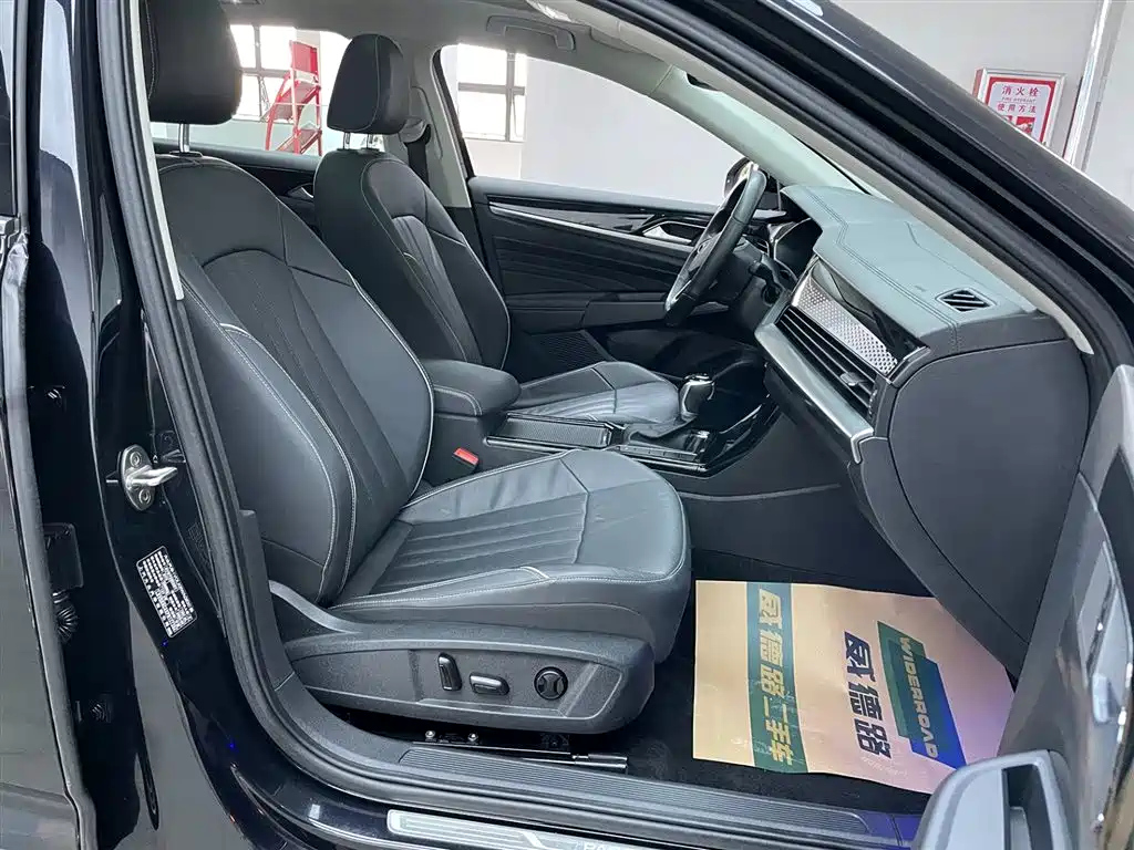 VOLKSWAGEN PASSAT 2023