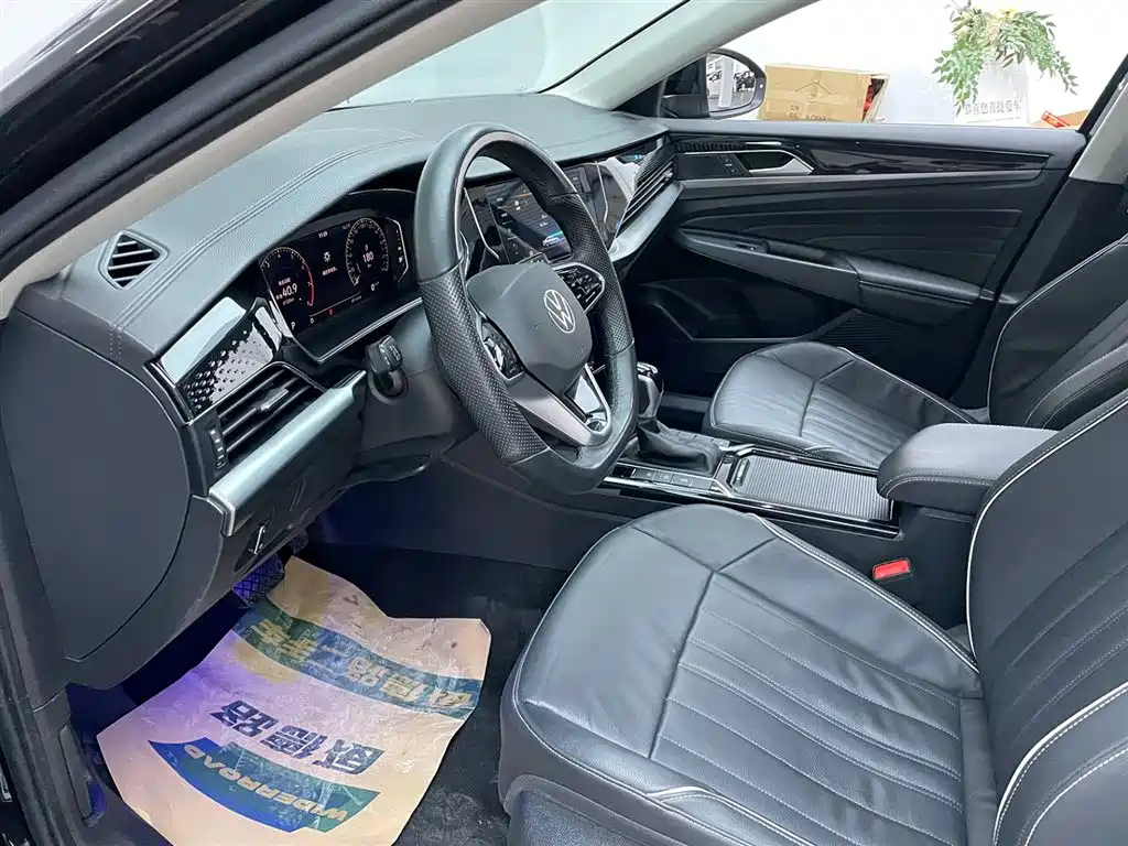 VOLKSWAGEN PASSAT 2023