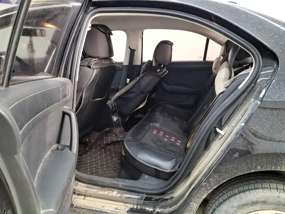 VOLKSWAGEN SANTANA 2017