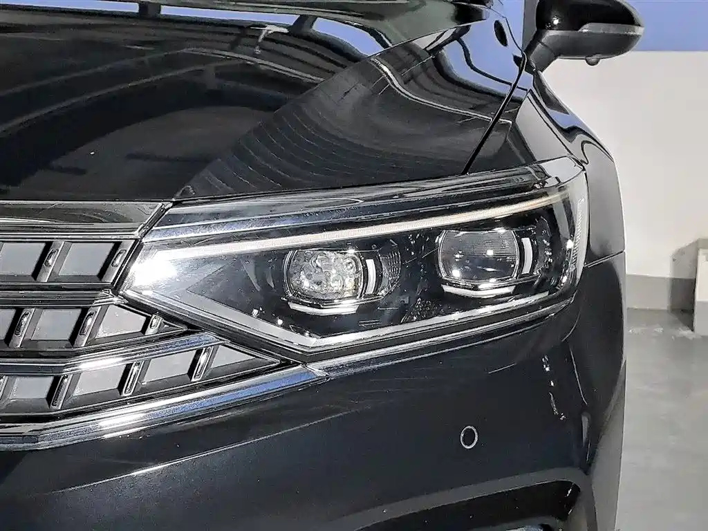 VOLKSWAGEN MAGOTAN 2023