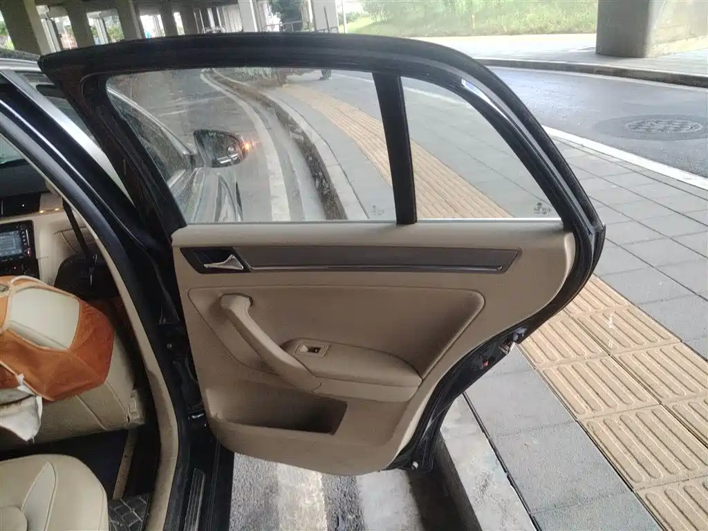 VOLKSWAGEN BORA 2015