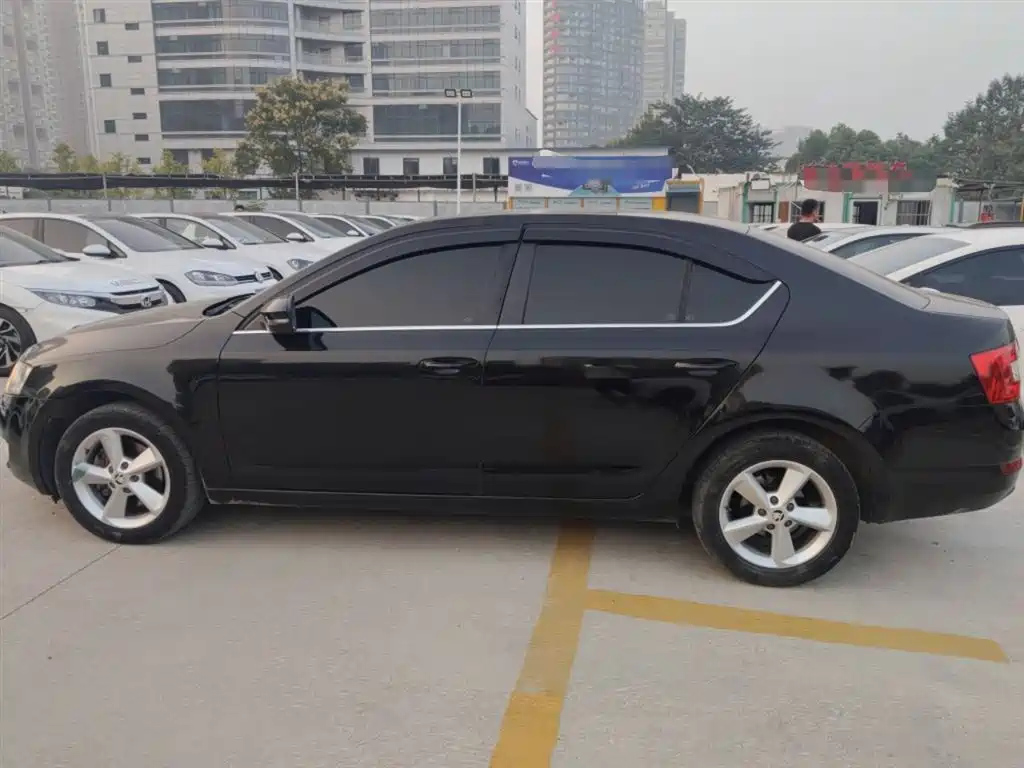 SKODA OCTAVIA 2015