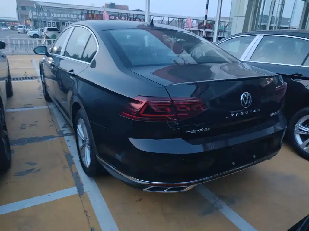 VOLKSWAGEN MAGOTAN 2025