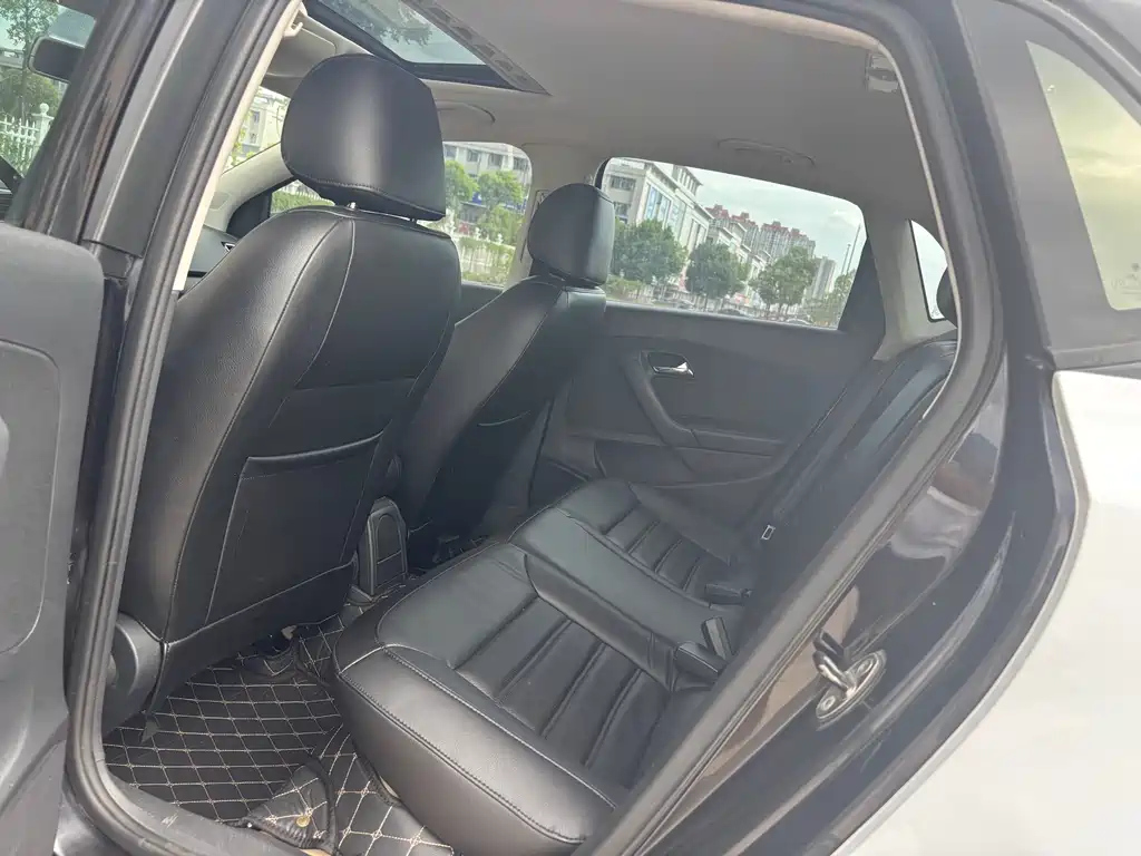 VOLKSWAGEN POLO 2013
