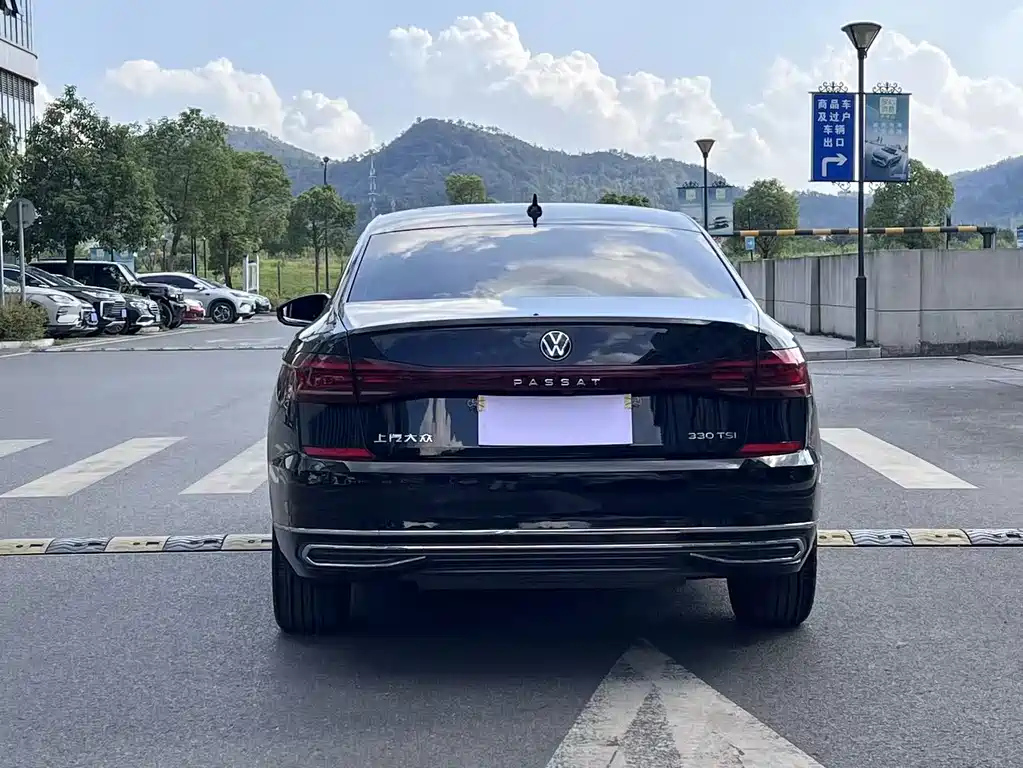 VOLKSWAGEN PASSAT 2022