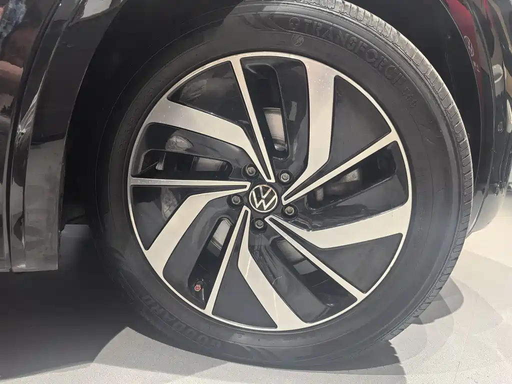 VOLKSWAGEN VILORAN 2023