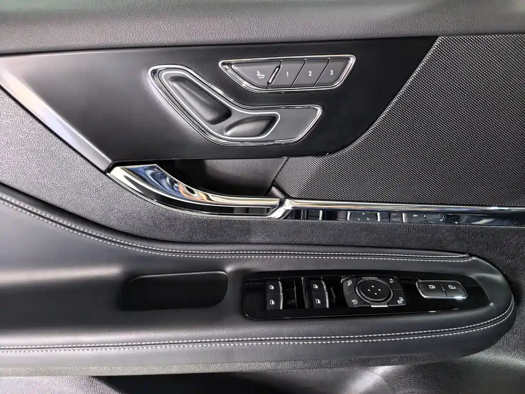 LINCOLN ADVENTURER 2023