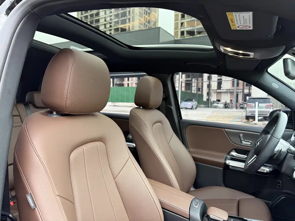 MERCEDES BENZ GLB 2023
