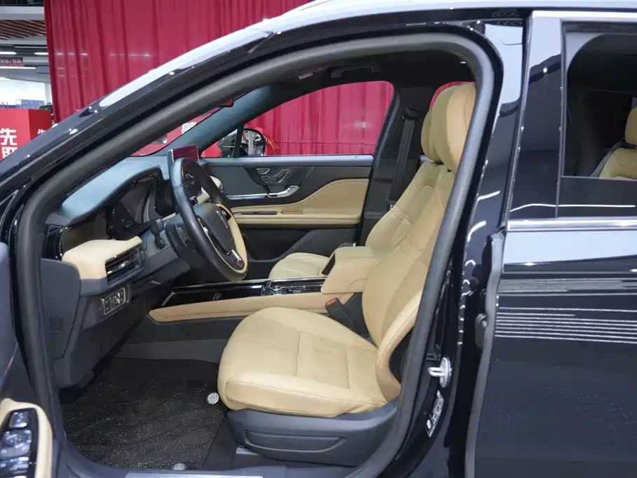 LINCOLN ADVENTURER 2022