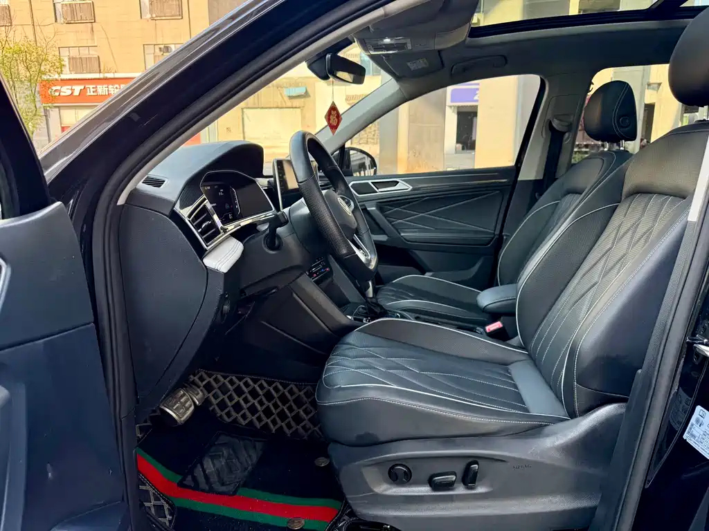 VOLKSWAGEN TIGUAN L 2023