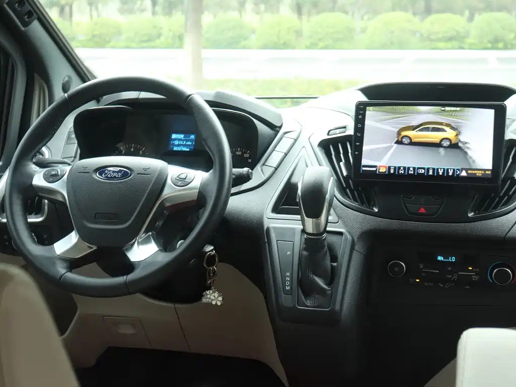 FORD TOUREO 2022
