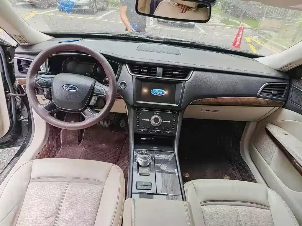 FORD TAURUS 2018