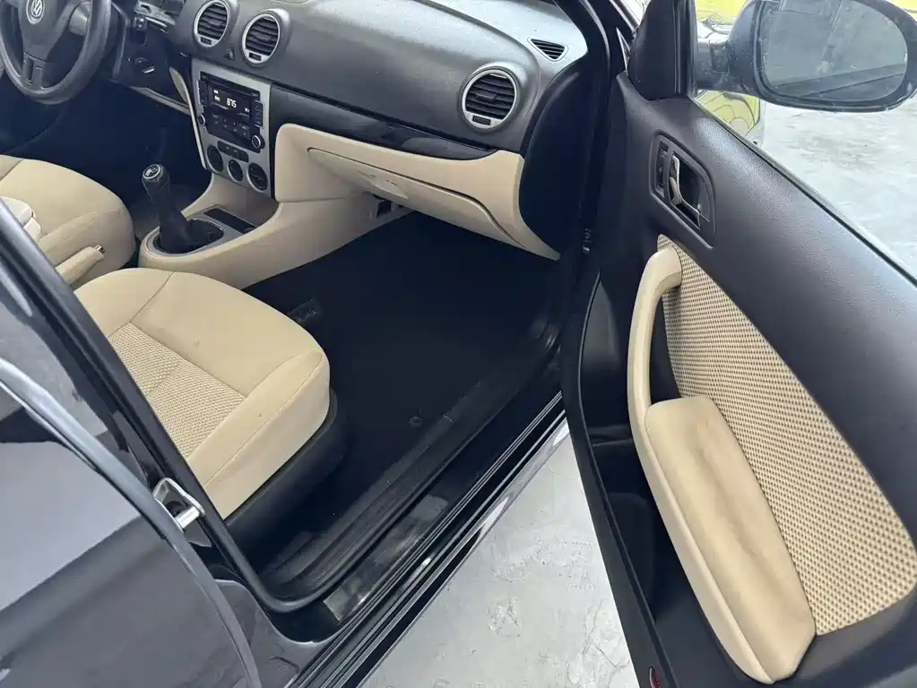 VOLKSWAGEN LAVIDA 2013