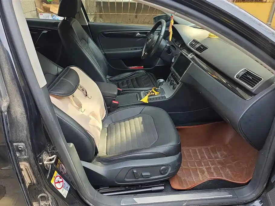 VOLKSWAGEN MAGOTAN 2015