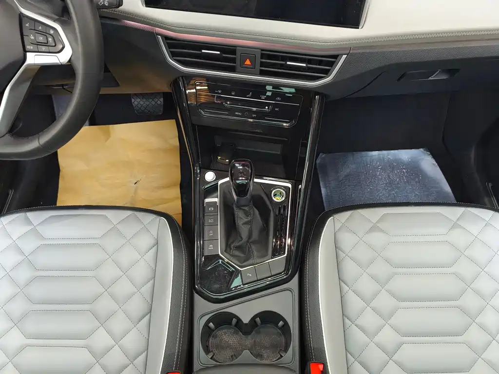 VOLKSWAGEN TAYRON 2022