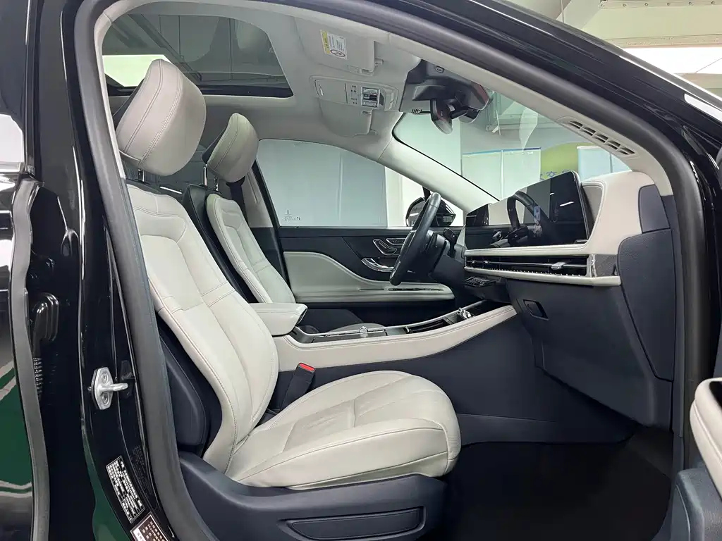 LINCOLN ADVENTURER 2023