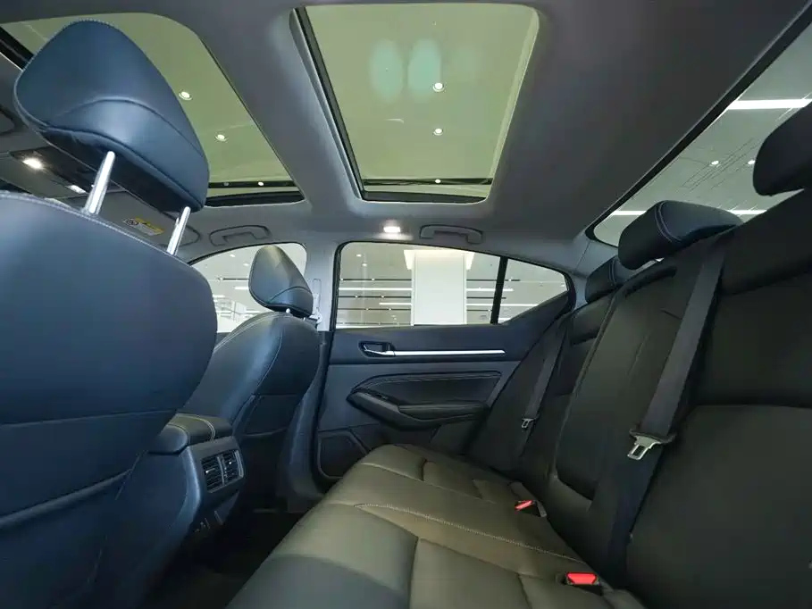 NISSAN TEANA 2024