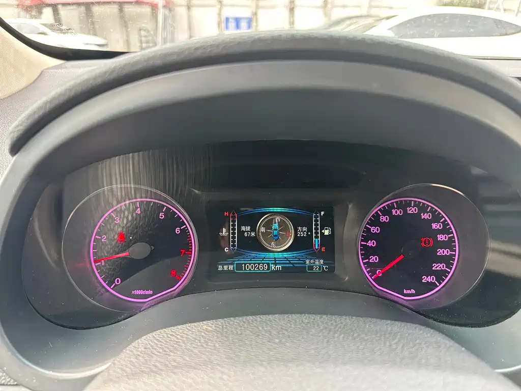 BYD SURUI 2014
