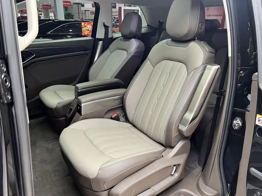 VOLKSWAGEN VILORAN 2023