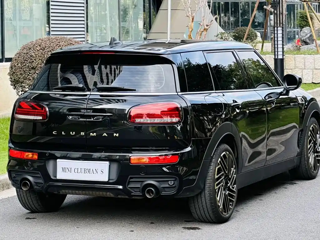 MINI CLUBMAN 2024