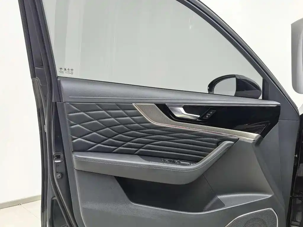 HONGQI HS5 2022