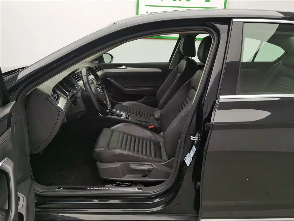 VOLKSWAGEN MAGOTAN 2018