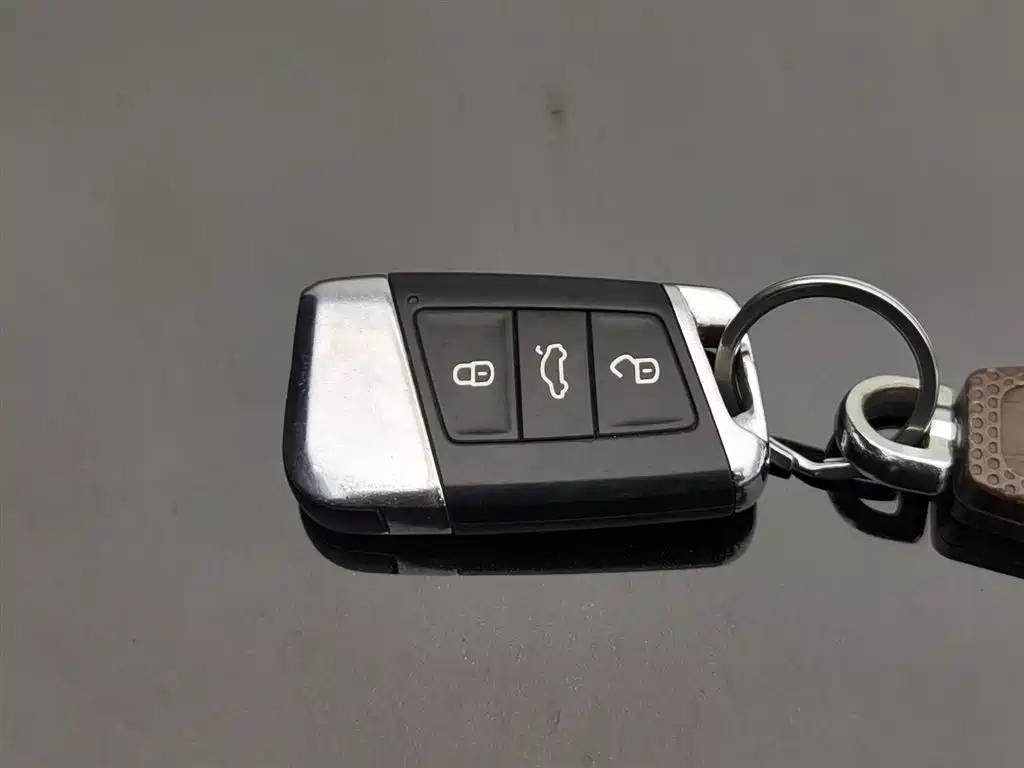 VOLKSWAGEN MAGOTAN 2018