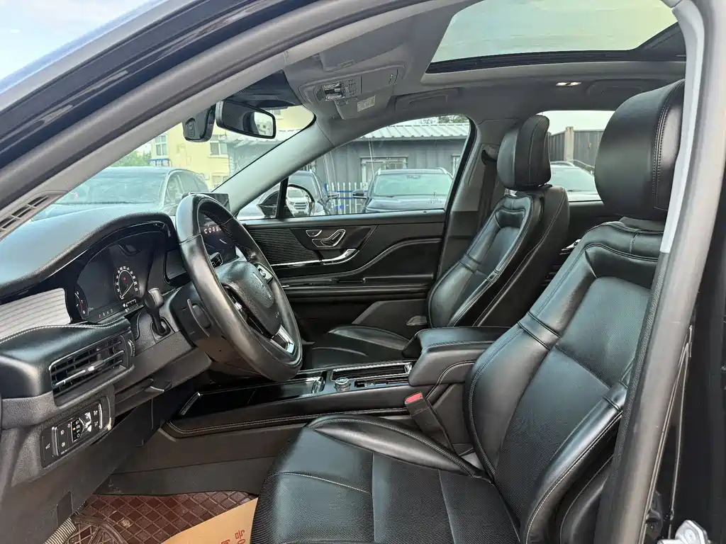 LINCOLN ADVENTURER 2021