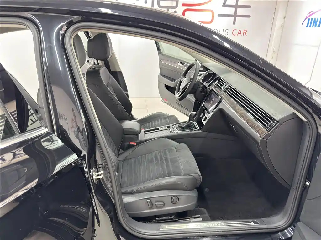 VOLKSWAGEN MAGOTAN 2017