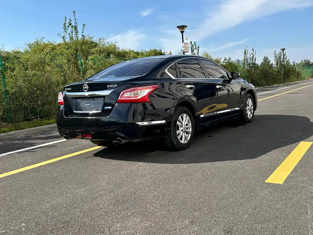 NISSAN TEANA 2015
