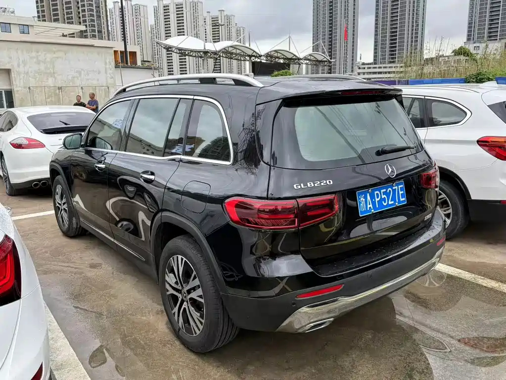 MERCEDES BENZ GLB 2024