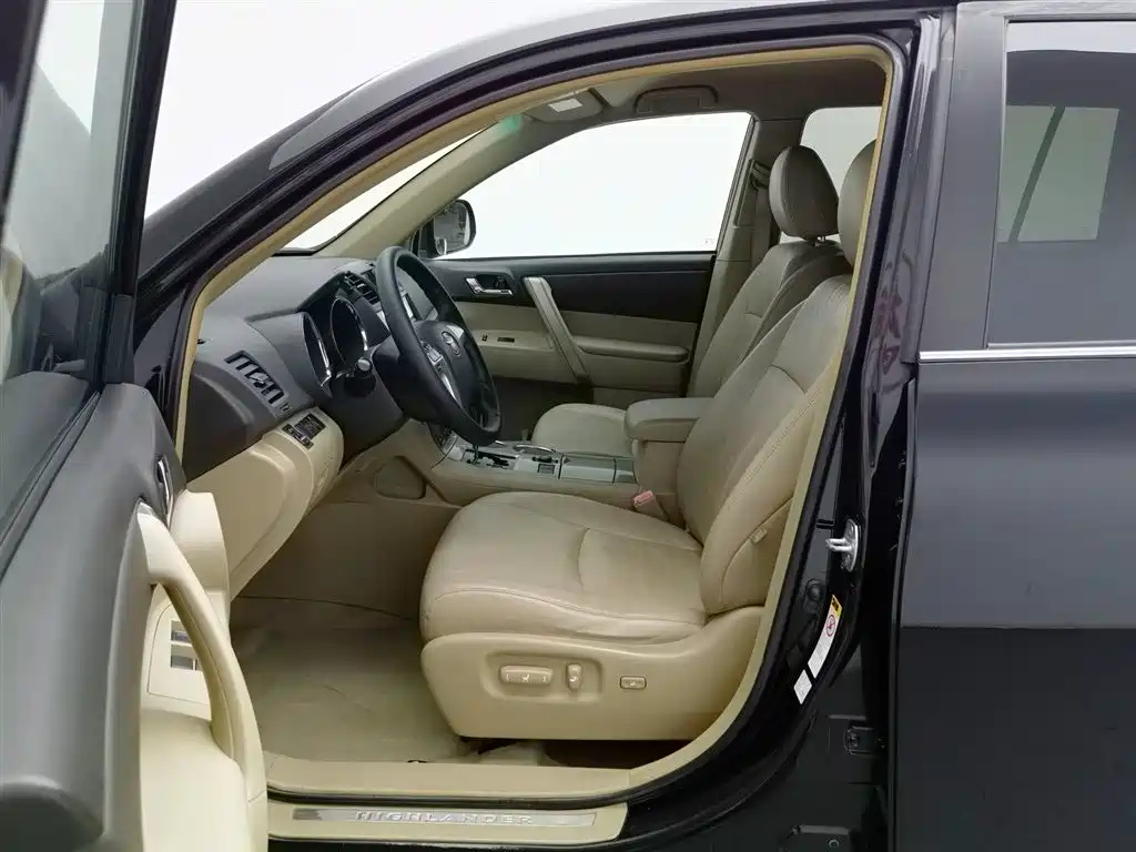 TOYOTA HIGHLANDER 2013