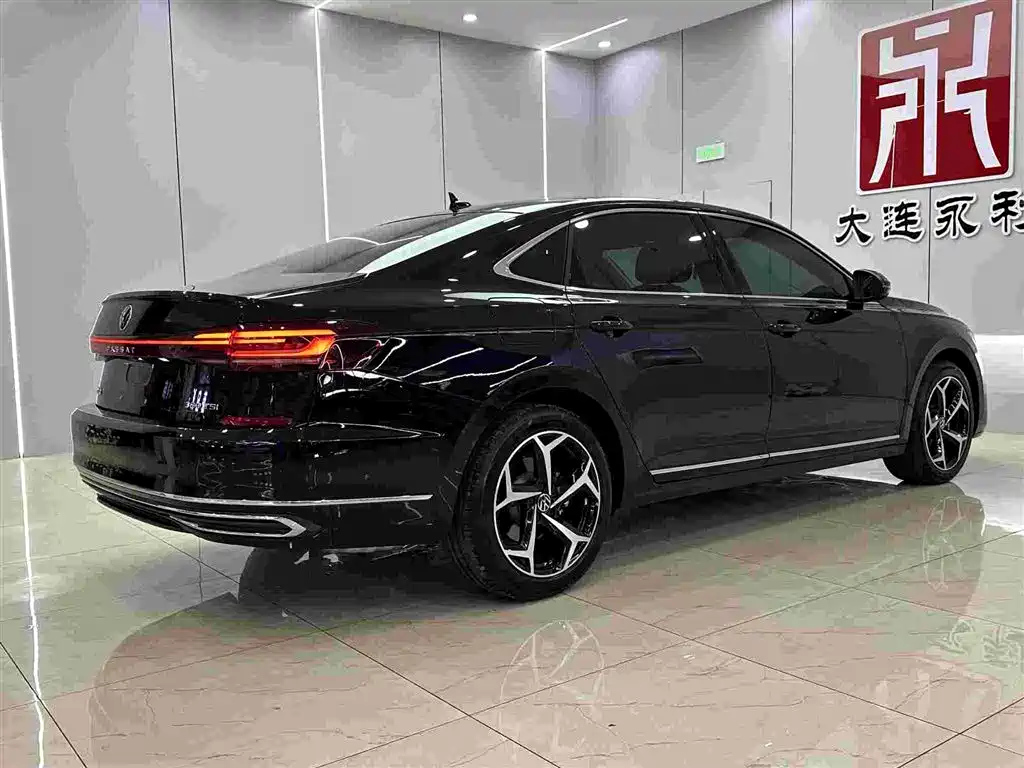 VOLKSWAGEN PASSAT 2024
