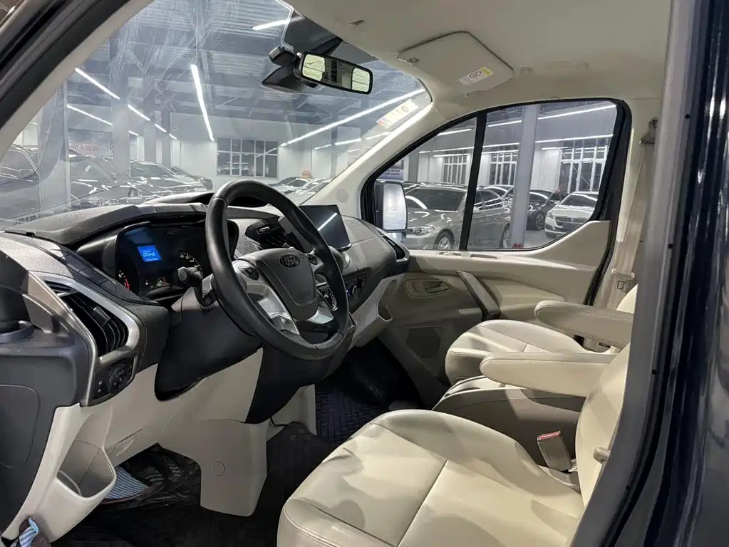 FORD TOUREO 2017